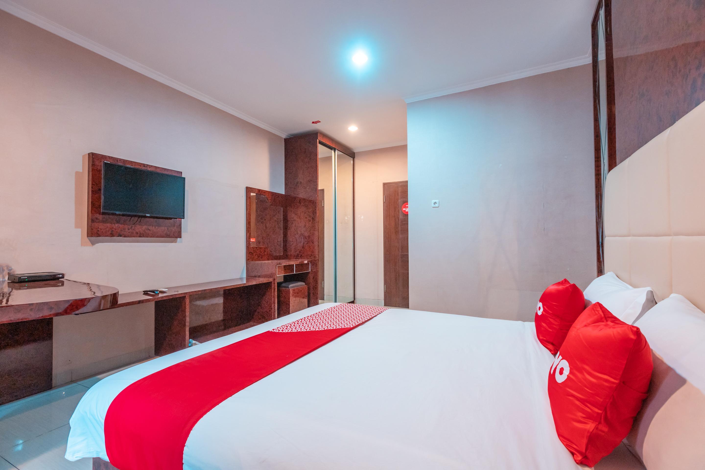 Vaccinated Staff - Oyo Flagship 2131 Hotel Binong Tangerang Exterior foto