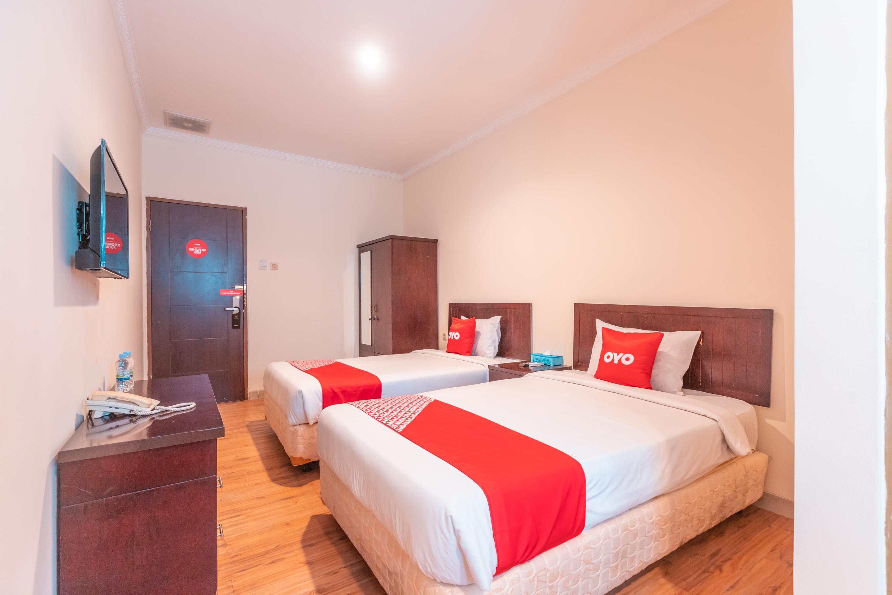Vaccinated Staff - Oyo Flagship 2131 Hotel Binong Tangerang Exterior foto